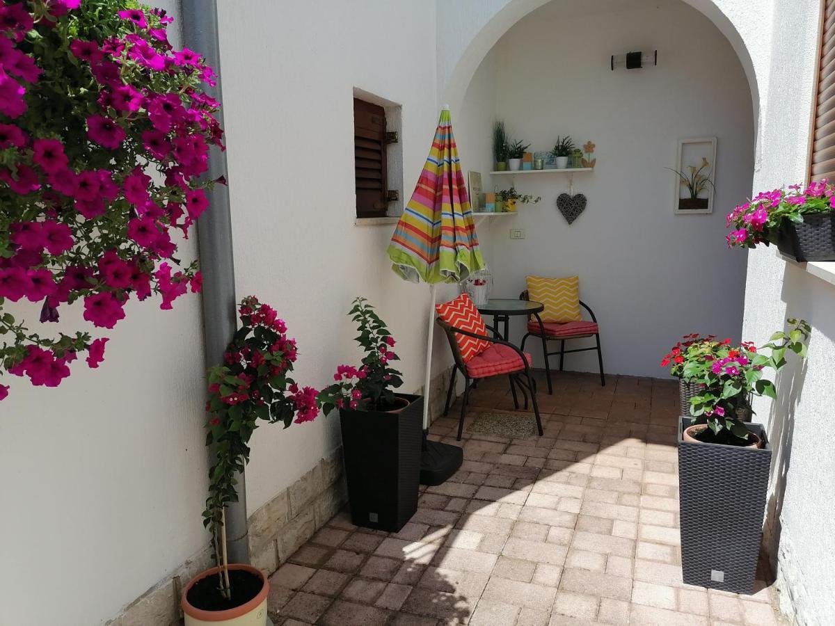 Relax Green House Ровинь Экстерьер фото