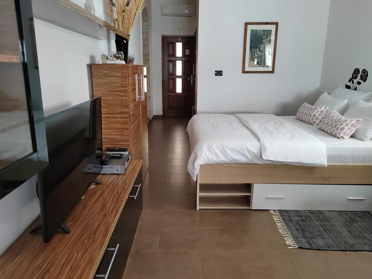 Relax Green House Ровинь Экстерьер фото
