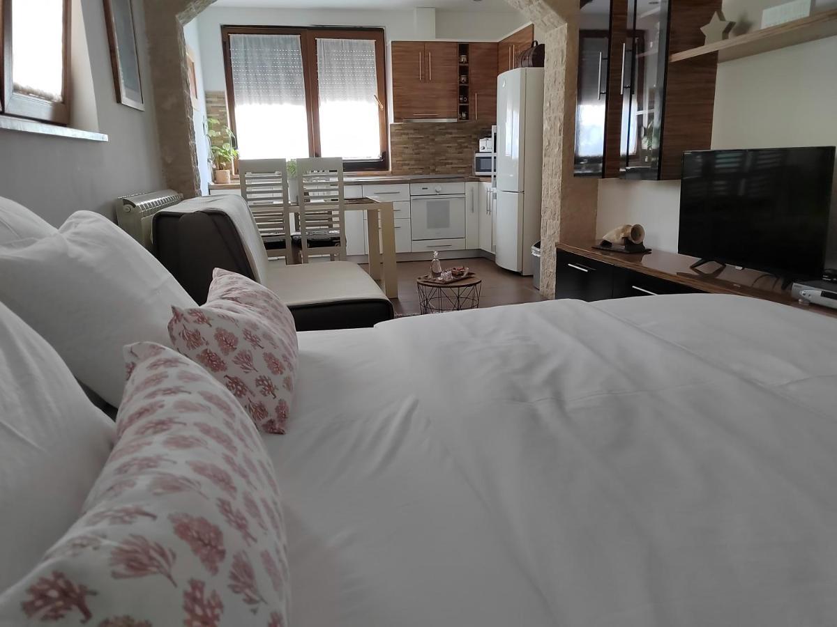 Relax Green House Ровинь Экстерьер фото