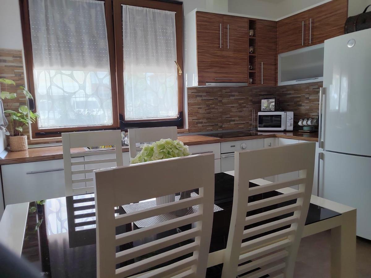 Relax Green House Ровинь Экстерьер фото